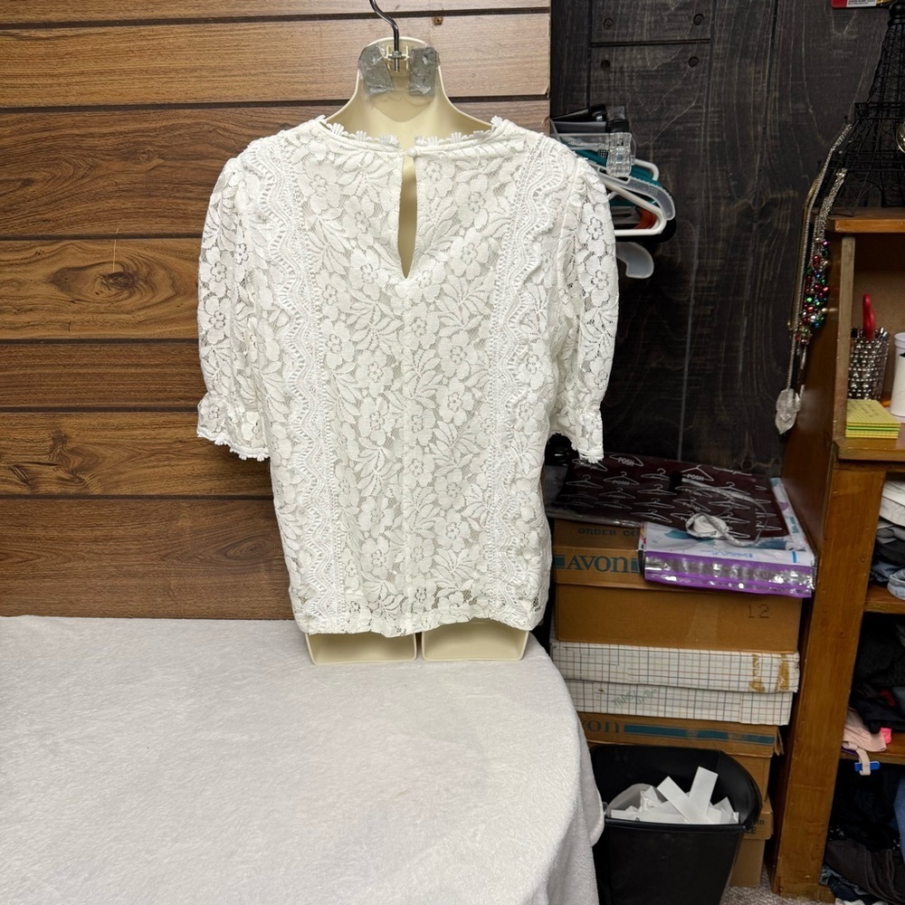 White Lace V-Neck Blouse size small no brand fully lined - Picture 5 of 8